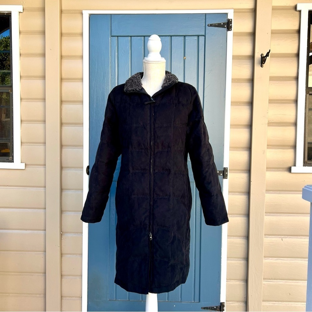 L.L.Bean women's black goose down quilted coat with a faux fur collar Size M